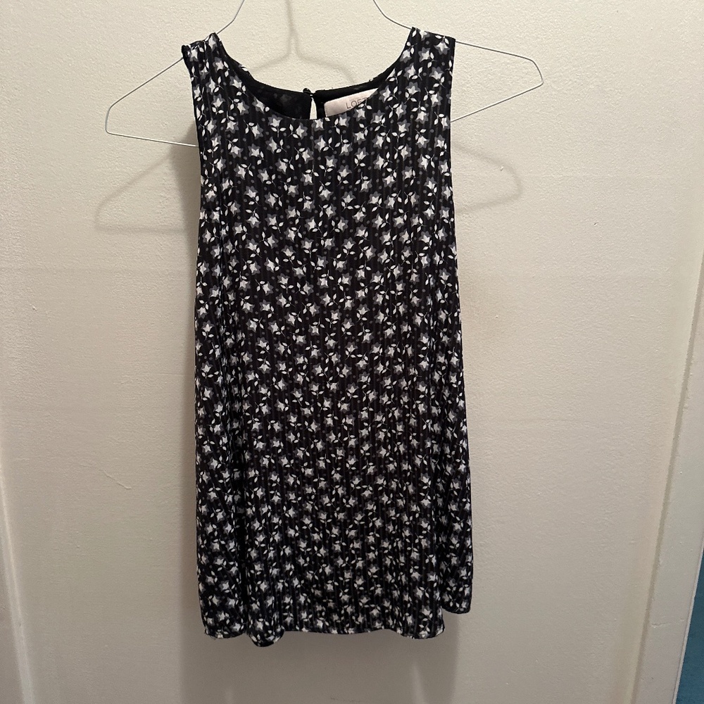 Loft  lined sleeveless polyester top size small
